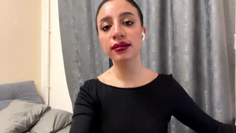 Snapshot of nadinevanni chatting on 07/10/26, 04:31 Leya online show from 07/10/26, 04:31
