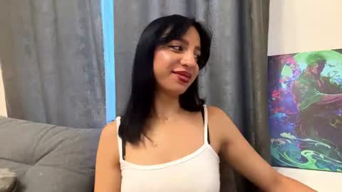 Snapshot of nadinevanni chatting on 07/19/26, 01:26 Leya online show from 07/19/26, 01:26