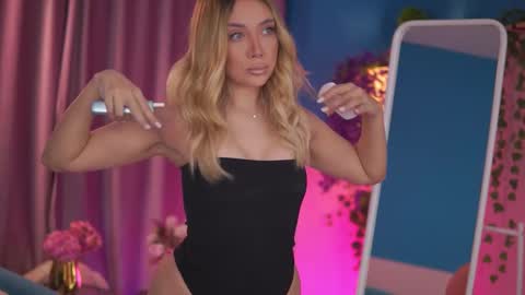 Snapshot of nadyablue chatting on 02/15/26, 05:04 Nadia online show from 02/15/26, 05:04