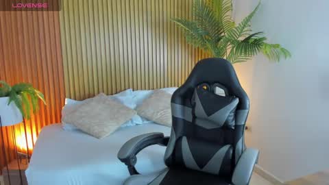 N A H I A online show from 11/08/25, 02:34