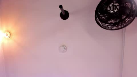 Snapshot of nahia_low chatting on 12/18/24, 08:20 Valeria online show from 12/18/24, 08:20