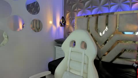 Snapshot of nahia_low chatting on 12/19/24, 02:34 Valeria online show from 12/19/24, 02:34