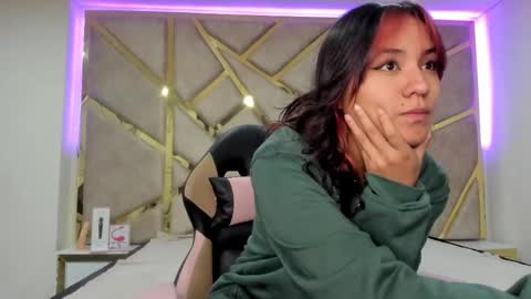 Snapshot of nahia_low chatting on 02/18/25, 02:59 Valeria online show from 02/18/25, 02:59