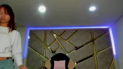 Snapshot of nahia_low chatting on 02/20/25, 03:01 Valeria online show from 02/20/25, 03:01