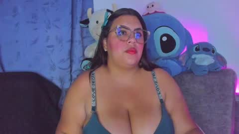 nahiaa233 online show from 09/18/25, 09:33