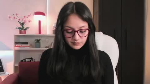 Nahia INDEPENDENT MODEL P online show from 04/16/26, 06:41