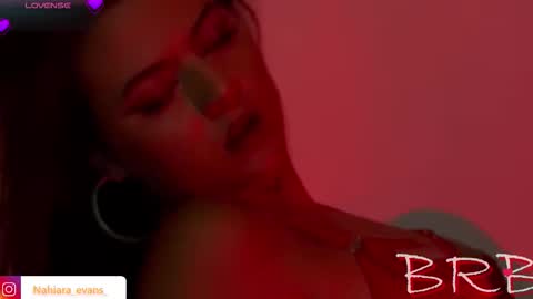 Snapshot of nahiara_evans_ chatting on 10/15/25, 06:35 NAHIARA EVANS online show from 10/15/25, 06:35