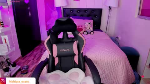 Snapshot of nahiara_evans_ chatting on 10/21/25, 07:58 NAHIARA EVANS online show from 10/21/25, 07:58