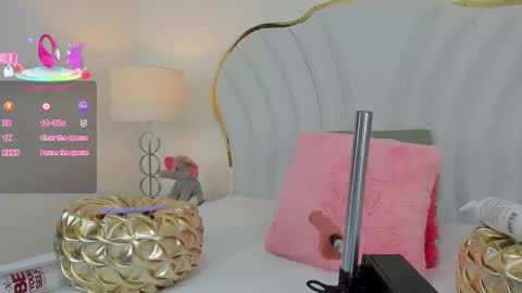 NahiaraReina  online show from 03/09/25, 12:53