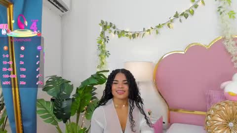 NahiaraReina  online show from 09/12/25, 02:06