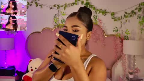 NahiaraReina  online show from 04/12/26, 01:05