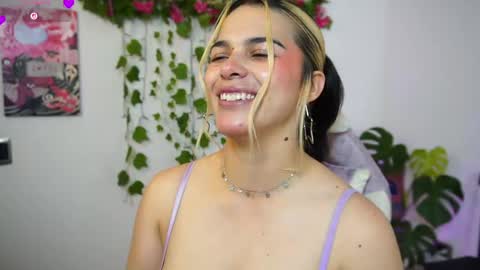 Snapshot of naho_4269 chatting on 05/12/26, 12:19 Naho Sigueme en mis Redes Sociales Follow me on my social networks online show from 05/12/26, 12:19
