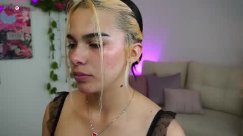 Snapshot of naho_4269 chatting on 06/13/26, 04:49 Naho Sigueme en mis Redes Sociales Follow me on my social networks online show from 06/13/26, 04:49