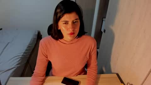 independent model online show from 04/10/26, 10:03