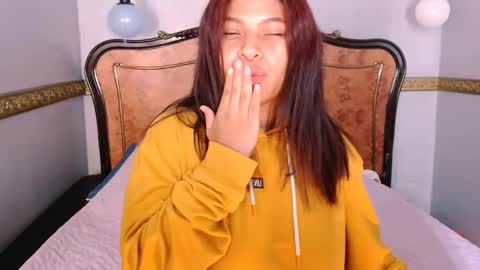 Snapshot of nahomi_tyler chatting on 02/27/25, 06:40 Nahomy online show from 02/27/25, 06:40