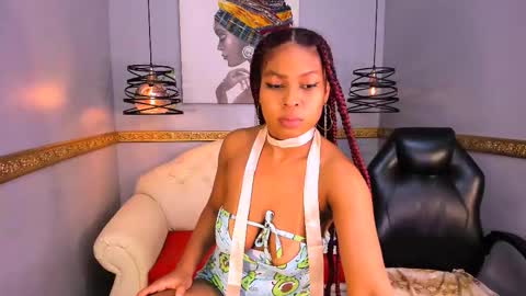 Snapshot of nahomi_tyler chatting on 10/28/25, 01:31 Nahomy online show from 10/28/25, 01:31