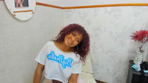 Snapshot of nahomi_tyler chatting on 11/23/25, 06:08 Nahomy online show from 11/23/25, 06:08