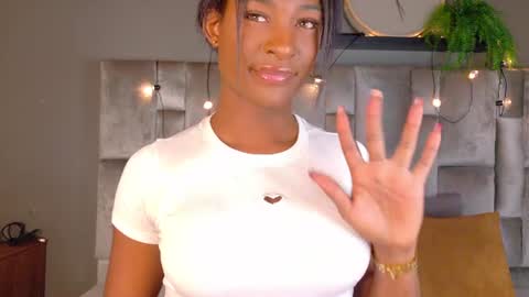 Snapshot of nahomicampbell_ chatting on 06/26/26, 08:57 VICTORIA online show from 06/26/26, 08:57