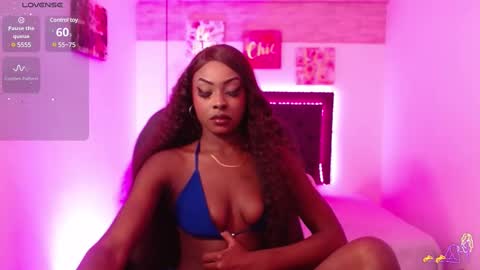 Snapshot of nahomii_hill chatting on 01/24/25, 08:22 Nahomi online show from 01/24/25, 08:22