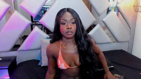 Snapshot of nahomii_hill chatting on 02/24/25, 12:09 Nahomi online show from 02/24/25, 12:09