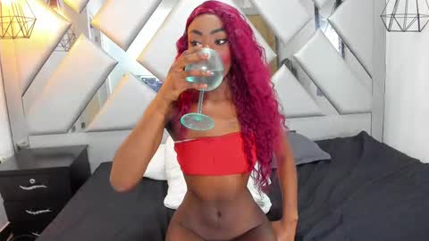 Snapshot of nahomii_hill chatting on 09/27/25, 12:15 Nahomi online show from 09/27/25, 12:15