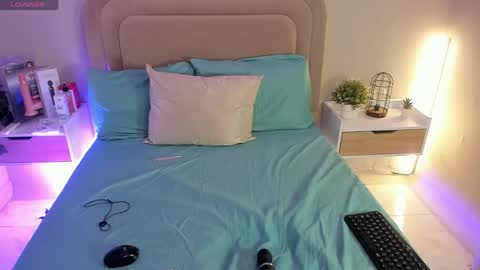 nahommybell online show from 05/09/26, 03:45