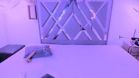 Nahomy online show from 10/14/25, 07:36