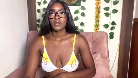 Nahomy  online show from 07/06/26, 07:38