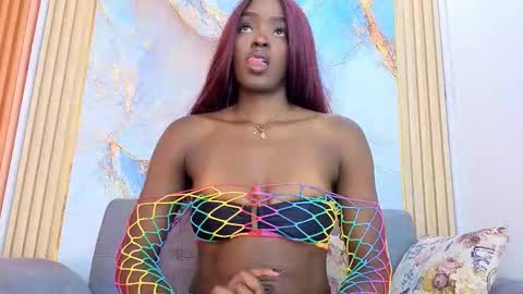 Nahomy  online show from 10/19/25, 10:54