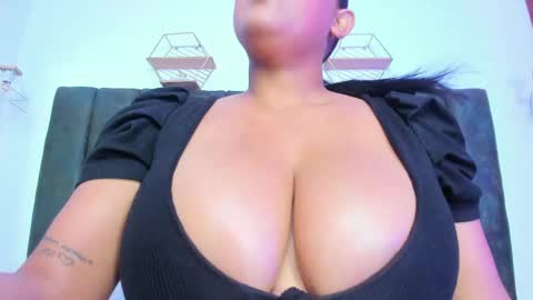 Nahomy online show from 05/30/26, 08:17