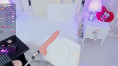 Snapshot of nahomyroberts chatting on 11/15/25, 01:07 Nahomy Roberts online show from 11/15/25, 01:07