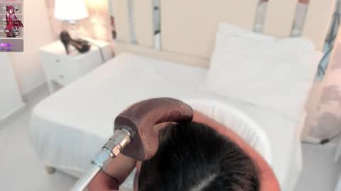 Nahomy Roberts online show from 01/18/26, 08:40