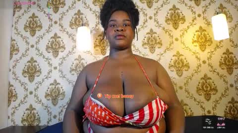 Snapshot of nahybig_boobs chatting on 03/25/26, 12:22 Karatbby online show from 03/25/26, 12:22