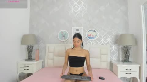 naia_cox online show from 12/21/25, 03:46