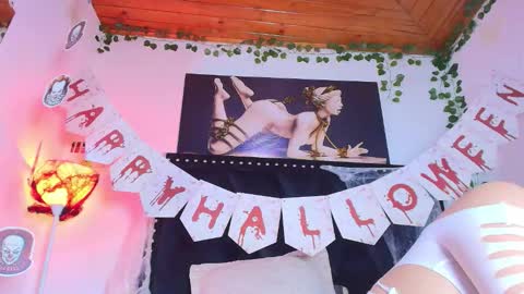 Naia x online show from 10/17/25, 08:00