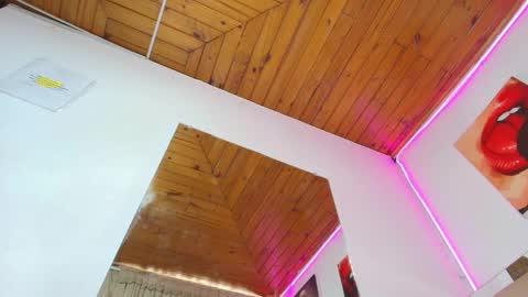 Naia x online show from 04/16/26, 07:03