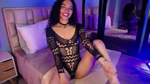 Snapshot of naia_xo chatting on 02/19/25, 03:06 Ana online show from 02/19/25, 03:06