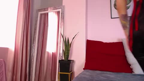 Snapshot of naia_xo chatting on 09/24/25, 09:07 Ana online show from 09/24/25, 09:07