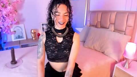 Snapshot of naia_xo chatting on 12/01/25, 09:53 Ana online show from 12/01/25, 09:53