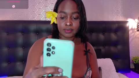 naiaramasson_ online show from 10/02/25, 12:12