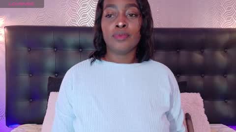 naiaramasson_ online show from 10/07/25, 12:02