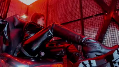 Naila online show from 10/11/25, 03:32