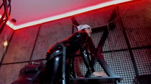 Naila online show from 10/16/25, 02:40