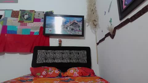 naisha01-nandiny16 online show from 12/04/24, 12:30