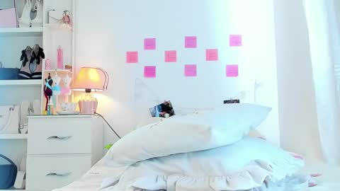 Snapshot of naissha chatting on 10/18/25, 03:02 Naissha online show from 10/18/25, 03:02