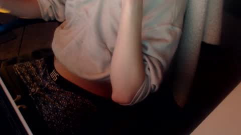 Snapshot of naj8 chatting on 09/22/25, 03:52 Drew online show from 09/22/25, 03:52