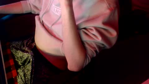 Snapshot of naj8 chatting on 12/04/25, 06:34 Drew online show from 12/04/25, 06:34