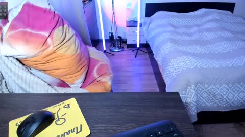 Asy no face  online show from 03/10/25, 09:53