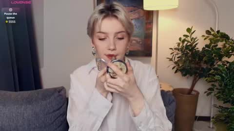 Kate online show from 12/05/25, 11:41