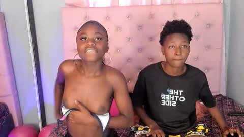 nalaandzuri ebony lesbian blackgirls online show from 10/22/25, 01:11